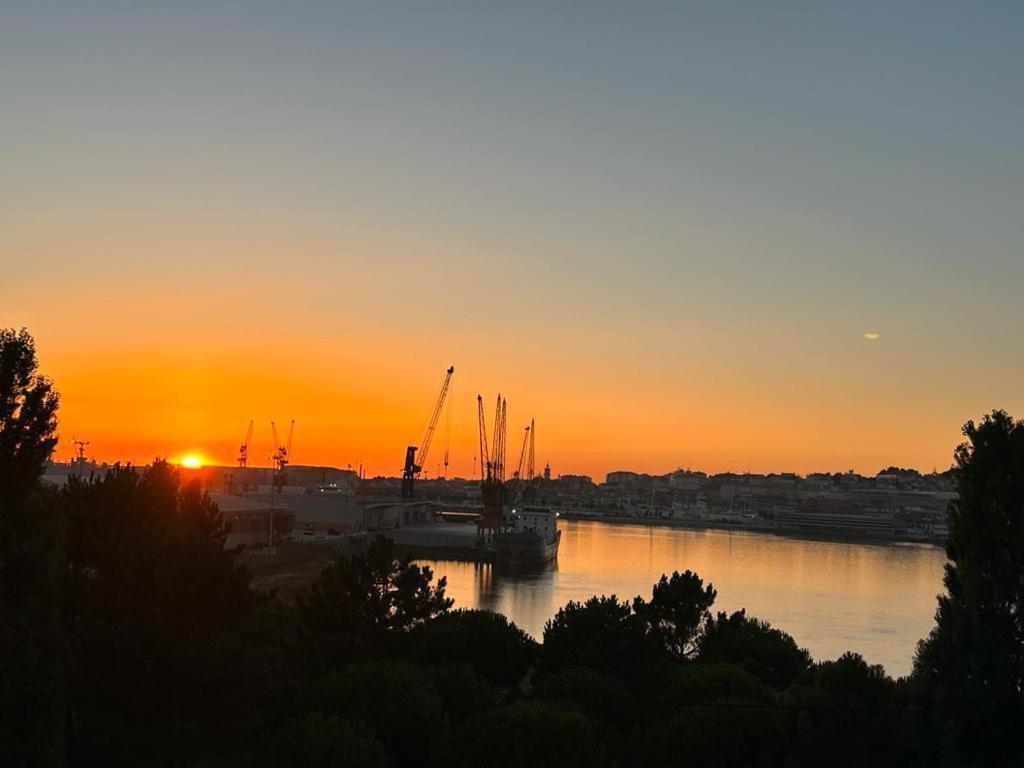 River Town View - Luxury Apartment With Jacuzzi On Terrace Viana do Castelo Luaran gambar