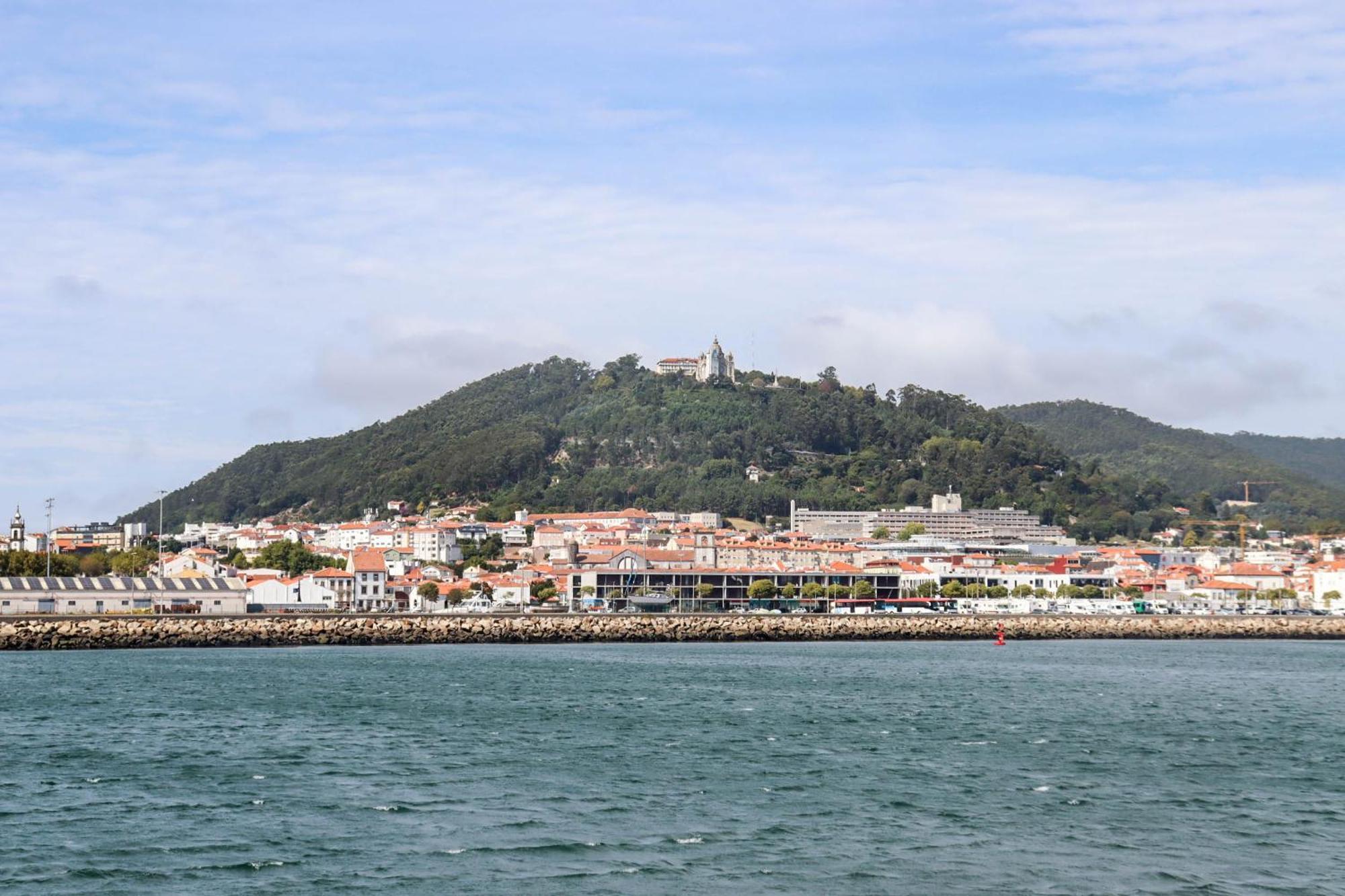 River Town View - Luxury Apartment With Jacuzzi On Terrace Viana do Castelo Luaran gambar